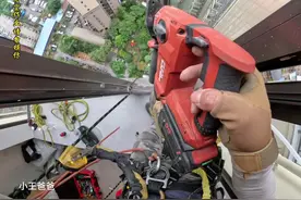 25层安装奥克斯空调#第一视角感受工人高空作业 #干活我是认真的