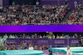 恭喜亚运会蹦床比赛中国队女子分获冠军亚军#杭州亚运会 #比赛现场 #蹦床#朱雪莹 真棒全场，那么多观众一起看着国旗升起！🇨🇳🇨🇳🇨🇳🇨🇳@朱雪莹٩(˃̶͈̀௰˂̶͈́)و视频封面