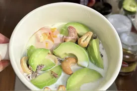 三分钟搞定轻断食早餐，连吃三天都吃不腻，跟着厚皮橙做鸡蛋燕麦 和400次咖啡，学生党上班族必做🔥  #轻断食早餐  #国家版健康减肥食谱 #鸡蛋燕麦 #厚皮橙 #400次咖啡视频封面