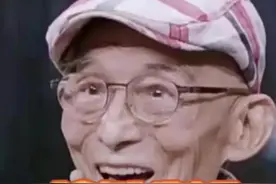 电视剧《济公》播出40周年，游本昌坐轮椅露面，大笑称“又活过来了”