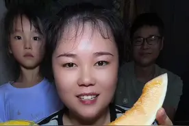 民勤沙漠蜜瓜，香甜爆汁，放冰箱里冷藏一下，炎炎夏日非常适合 #美食 #民勤蜜瓜