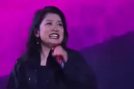 保持我的态度，维系我高温度！ #凤凰传奇#自由自在#凤凰传奇演唱会#玲花曾毅#音乐分享