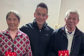 get哥的比赛奖金 比完赛回家一趟，把奖金交给父母亲保管，你get到了#get哥 #孝顺父母 #回家的路上抖一个 #get哥直播 #家人视频封面