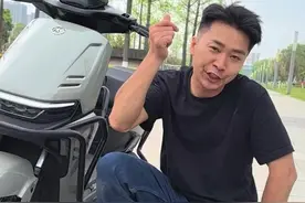 老婆闹着要换车，你们看这辆怎么样#爱玛绝影 #爱玛电动车 #一骑绝尘追风逐影视频封面