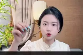 银手镯变黑，用这个方法，2秒就能恢复如新，赶快试试吧！#银饰氧化#银手镯变黑怎么办#吴越老银铺视频封面