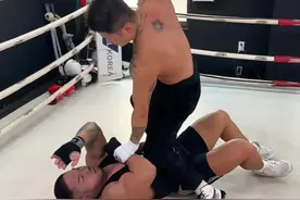 健美选手被吓得都不敢还手，练这一身肌肉有啥用？ #格斗#专治不开心#搞笑 #健美 #热点@抖音媒体内容优推官 @抖音热点视频封面