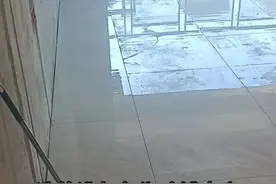 选瓷砖的时候深灰怕翻车，没想到浅灰也翻车，铺完变白色了#瓦工铺贴瓷砖 #装修避坑视频封面