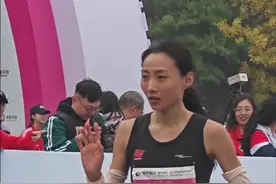 2024济南马拉松，李芷萱2:32:15破赛会纪录，夺女子全马冠军#马拉圈 #济南马拉松 #抖音送你去跑马视频封面