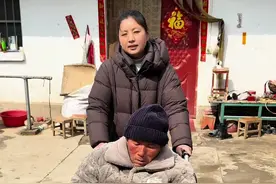 爸爸牙疼吃了几天的消炎药效果不明显，今天带爸爸去牙科去看医生说是牙齿松动导致的，要先吃药消炎不疼了自己晃掉或拔掉#记录真实生活 #牙疼 #给爸爸看牙视频封面