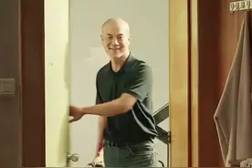 宿敌变成了宿命，吴豫当年无情离开家人，回来的时候只是一身警服，妹妹接到的是哥哥的警服，泪奔了，向所有无名英雄致敬。#宿敌#廖凡#吴豫@抖音短视频视频封面