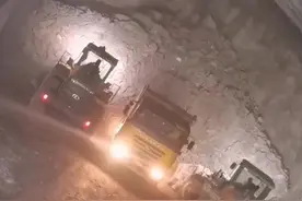 炸完了接着拉渣渣#隧道工程 #工程人 #隧道是怎样修建的 #工地现场 #中铁隧道局集团有限公司视频封面