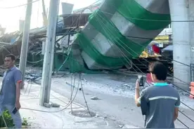 当地时间7月10日，泰国#曼谷在建高架桥垮塌致2死多伤，有汽车被压，目前救援还在继续（来源：央视新闻）视频封面