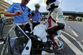 杭州叔叔请吃套餐啦，大家也要注意禁行哦，360相机真实记录#摩托车 #杭州交警 #安全第一 #安全拍摄请勿模仿