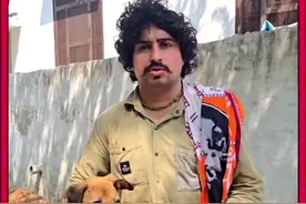 男人帮助肚子上长肿瘤的狗狗#善待动物关爱生命 #神奇动物在抖音 #动物救助视频封面