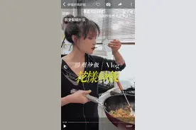 爸爸炒饭VS妈妈炒饭 是不是有点拼炒饭的感觉#花样炒饭 #炒饭的神仙做法 #扬州炒饭 #牛肉彩椒炒饭 #荷包蛋炒饭