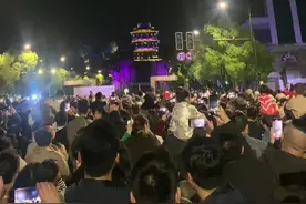 地名背后代表的东西有很多，由地域认同而形成的身份认同，以及语言及风土人情的形成的纽带，是行政区划变更难以割裂的。江浦虽撤县变街道已有20余年，但这里的人依然称自己江浦人。看起来，郊区的这种认同感更强烈一点。#南京行政区域 #中国浦口 #江浦街道 #地名背后是家乡视频封面