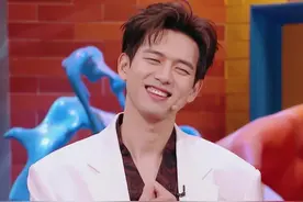 #李现反驳杨紫时100个小动作  #李现    明明不是“坏人”，反驳时却总有一股心虚感。在指认环节，#杨紫  认为现哥是交花数量最少的人，现哥立刻给自己正名，但辩解时100个小动作，怪不得紫妹不信呢～#你好星期六