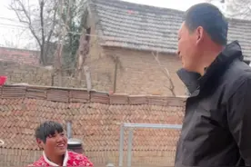 妮娃真有意思，三行有的东西，她也想要！ #我的乡村生活 #抖音记录农村生活 #农村生活 #农村日常 #记录真实生活