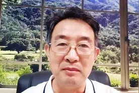 高考期间，有的家长穿旗袍，如果你的孩子学习不好