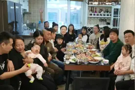 金辉湖畔里#我们一大家子 欢聚一堂视频封面