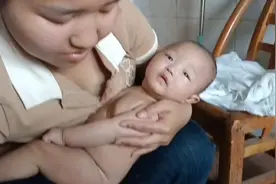 姨姨们 宝宝又来洗澡澡喽 快来夸夸我 #小月龄宝宝洗澡正确方法