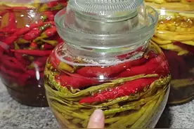 四川泡菜用自来水还是凉开水，泡辣椒如何不空 #泡菜 #四川泡菜 #泡辣椒