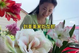 三五好友相聚，美美下厨整的龙虾香辣味美，大家有说有笑的吃爽了视频封面