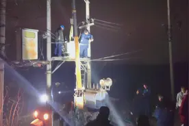 生活总是有意外的惊喜，例如大年三十晚上停电。#大年三十停电了视频封面