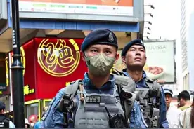 在香港当啊sir，一年能赚多少？内地人也能考？#香港警察 #香港公务员 #香港警察巡逻街拍视频封面