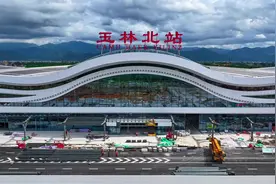 欢迎您乘坐高铁动车组K2024次列车，列车运行前方到站是玉林北站视频封面