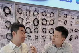 美国巨额关税，中国企业怕不怕？ 我在香港展的这场采访，应该会给你答案#英语口语 #美国关税 #中国外贸视频封面