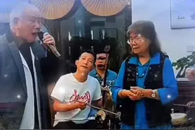 #王善朴杨华瑞夫妻俩演唱巜人欢马叫》祝福二位老艺术家身体健康，万事如意#感谢抖音我要上热门