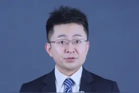 #Nike宣传片舔乒乓球拍引热议 田径运动员是不是要舔鞋？#耐克 #广告创意 #大v说 #声量计划视频封面