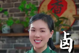 卤鸭货的做法 兄弟姐妹们，家里只要有电饭锅，就能卤特别好吃的卤鸭货，软烂脱骨，比外面熟食店做的还好吃，配方和比例都告诉您嘞，中秋节了，您也做起来吧#卤鸭货#卤鸭掌#中秋美食视频封面
