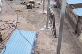 钢结构施工怎样对现场立柱位置进行整体直角测量呢？#彩钢安装 #施工现场实拍 #钢结构安装视频封面
