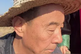 一劝世人孝为本，黄金难买父母恩！#情感音乐 #句子很短却字字入心 #父母恩 #父母恩情大于天视频封面