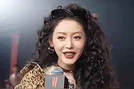 女神张天爱出席活动，豹纹黑丝大波浪，你觉得这装扮怎么样？#娱乐圈 #完美身材 #秀场直击视频封面