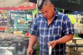 山东大集捣鱼刺小胖，大集炒菜最快的男人 #有点看不懂现在的物价  #抖音美食推荐官 #谁懂这一口的好吃程度 #山东大集美食 #寻味大集的人间烟火视频封面