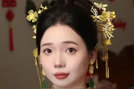 潮汕新娘出嫁化妆全过程 化妆师就是懂女孩子的美，发挥到极致，痘痘肌，敏感肌一样画出高级感，妆容以暖棕色为主，五官画立体超模脸的高级感就出来了～#新娘跟妆 #新娘造型 #婚礼跟妆 #化妆师的工作日常 #陈丽婉潮汕化妆师 @陈丽婉『普宁化妆师』｜招生培训 @DOU+小助手 @DOU+上热门