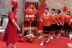 #闹喜风俗  #喜婆婆喜公公蹦跶还礼 ##祝福一对新人喜结良缘  #百年好合早生贵子视频封面