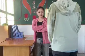 我觉得我能赢，但是我不想脱鞋量身高#教师日常 #校园生活视频封面