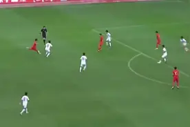 国足未来霸气？17岁王钰栋远距离贴地斩直钻死角！打懵越南门将视频封面