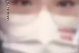 女子与相亲对象吃完饭去逛商场，女子看中一款千元包包，等待男子付款，男子：我们第一次见面，你买包为什么要我付钱#相亲那些事儿视频封面