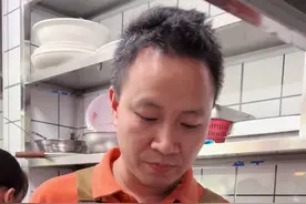 又到了复习的时候了，今天认认真真的给大家传授白切猪手的剃骨经验。#记录真实生活 #白切猪手做法 #特色猪蹄 #陆川白切猪脚正宗做法 #手把手教学