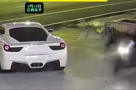 黄毛小伙凌晨拉“法拉利”车门，拉车门之前还给车磕一个，发现没锁车后跳舞庆祝两下进去翻找，车主大喊一声小伙赶紧逃跑视频封面