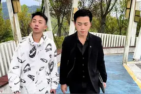 不要随便接陌生人东西谨防上当受骗#正能量 #鹏哥