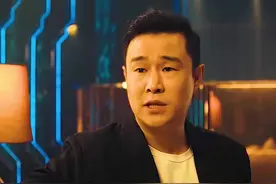 穷小伙等红绿灯被人追尾，从此走上人生巅峰#内容启发搜索视频封面
