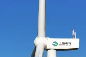 据说一台风力发电机造价2000万左右，你知道它转一圈能发几度电吗视频封面