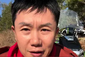 送外卖电动车没停稳砸到人算不算交通事故？ @厦门交警 #骑手保险 #权益保障 #行业大揭秘 #民生关注 #黑骑士更专业的外卖车视频封面