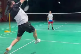 #羽毛球 汤老师小课堂：被偷后场怎么办 #羽毛球教学 #一起打羽毛球 #威臣剃刀 #威臣剃刀新色视频封面